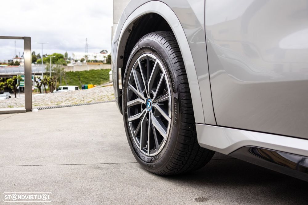 BMW iX1 eDrive20 Pack Desportivo M - 9