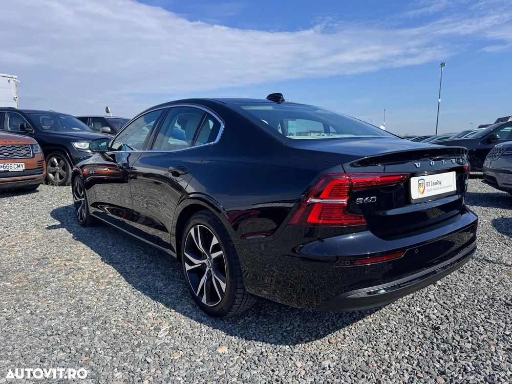 Volvo S60 B4 MHEV AT Plus Dark - 3