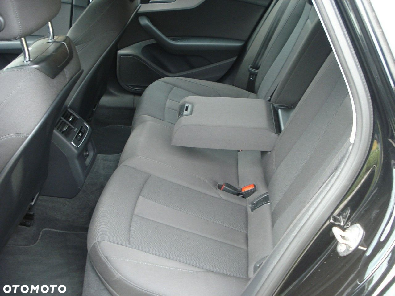 Audi A4 Avant 40 TFSI S tronic - 16
