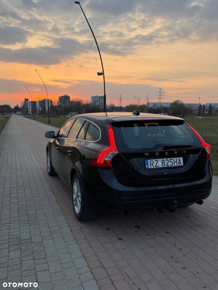 Volvo V60 T3 Summum - 8