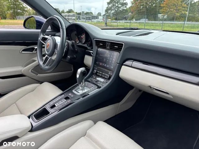 Porsche 911 Carrera PDK Cabrio - 24