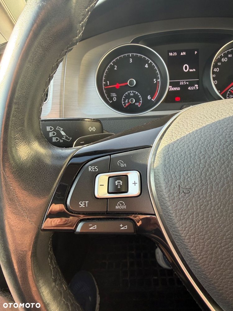 Volkswagen Golf - 8