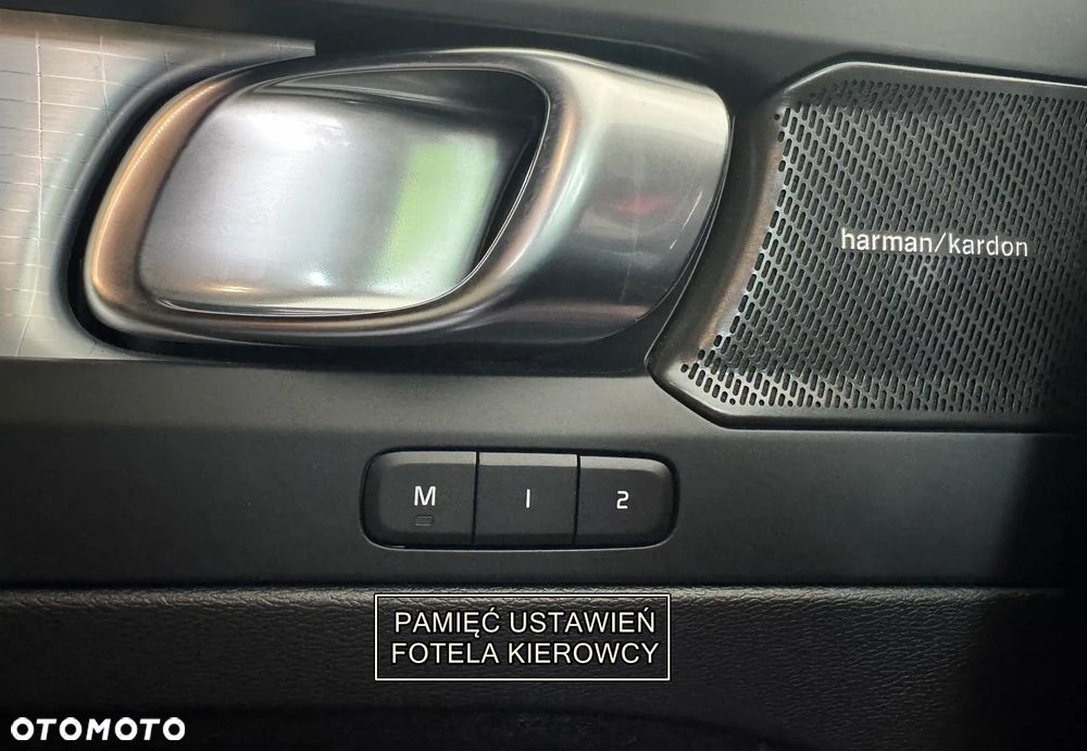 Volvo XC 40 B3 B DKG Plus Black Edition - 22
