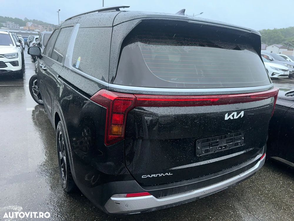 KIA Carnival 2024 — imagine 4