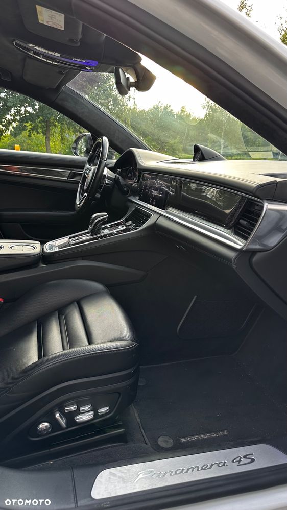 Porsche Panamera 4S Executive - 35
