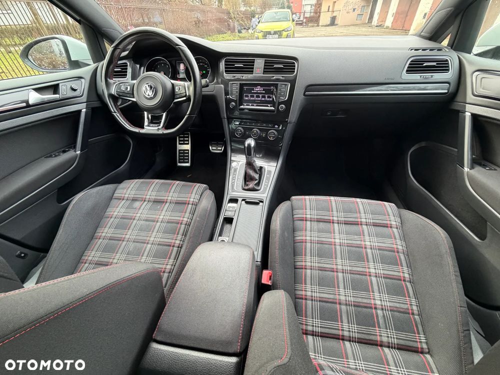 Volkswagen Golf - 12