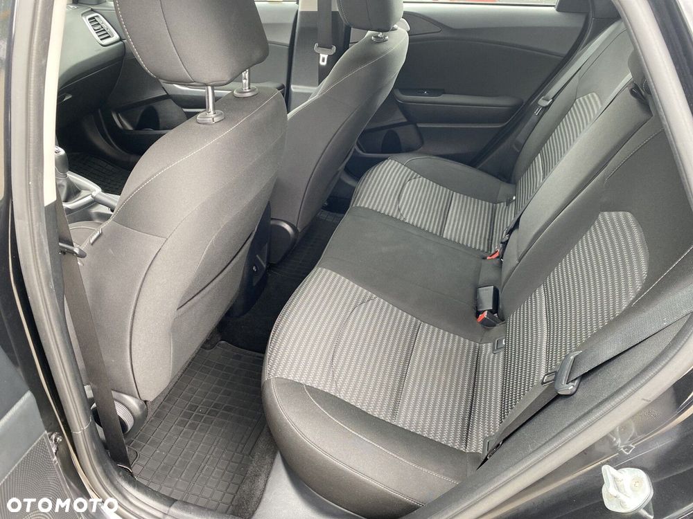 Kia Ceed - 11