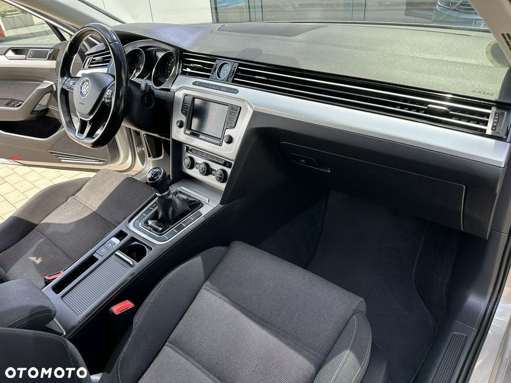 Volkswagen Passat Variant 2.0 TDI (BlueMotion Technology) Comfortline - 16