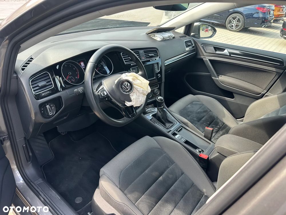 Volkswagen Golf - 12