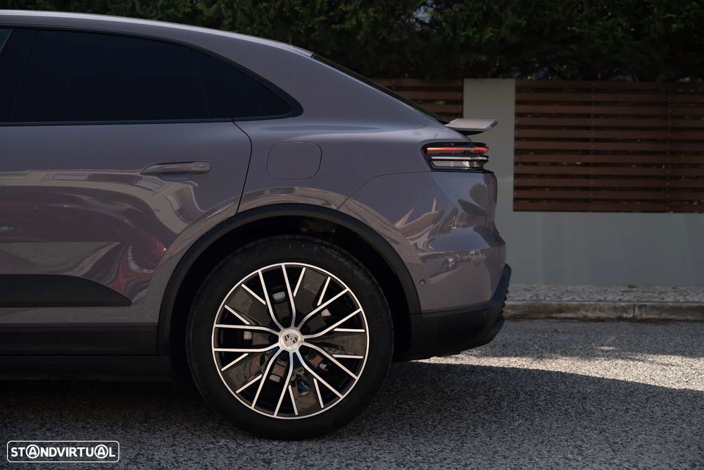 Porsche Macan Electric 4 - 5