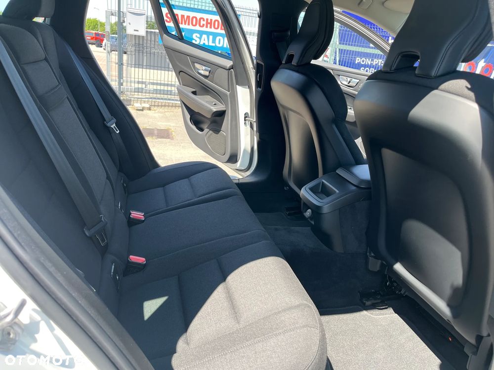 Volvo V60 B3 B Momentum Core - 12
