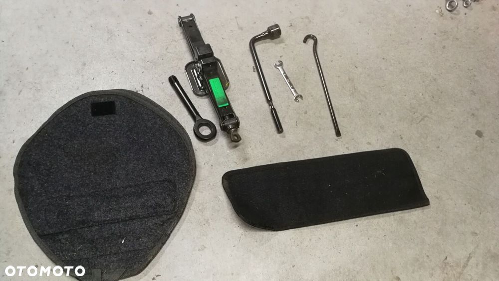 Lewarek podnośnik klucz ucho Hyundai IX20 Kia Venga 09-19