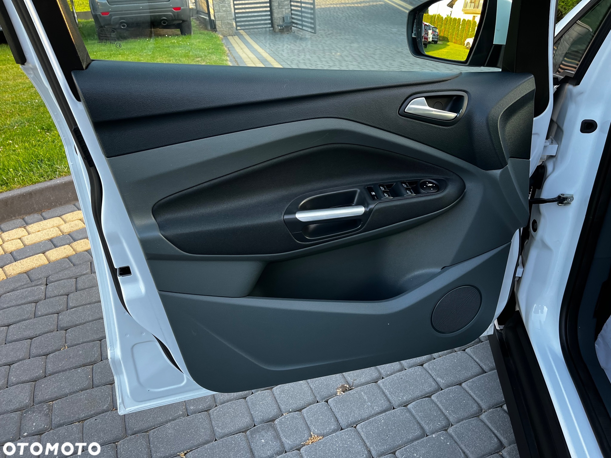 Ford C-MAX 1.6 Ti-VCT Champions Edition - 9