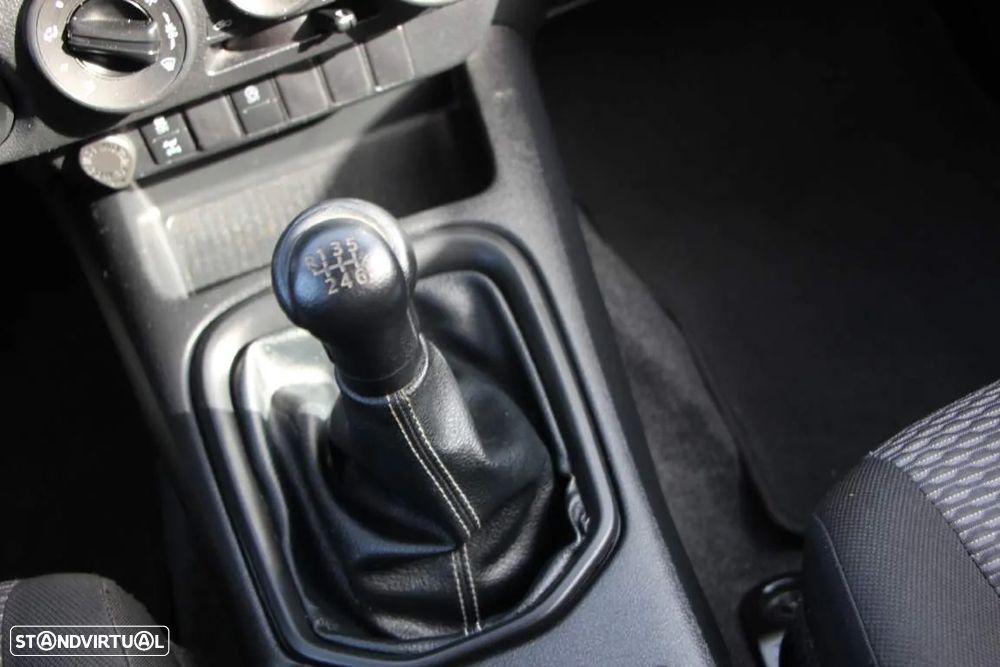 Toyota Hilux 2.4 D-4D 4WD CD CH - 14