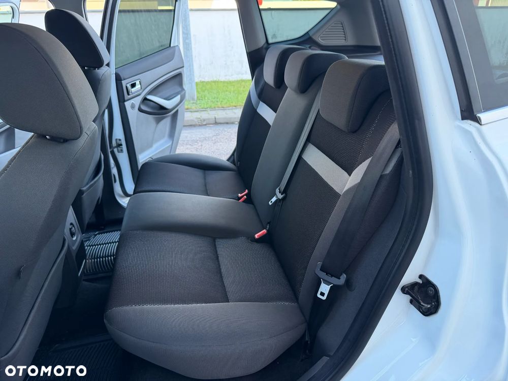 Ford Kuga 2.0 TDCi 2x4 Titanium - 26