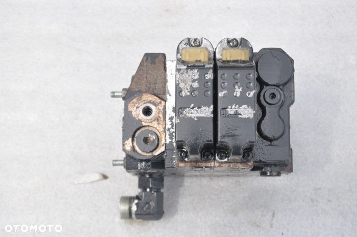 ROZDZIELACZ HYDRAULICZNY ELEKTROZAWÓR DEUTZ 6190 NR R917010231 NOWY - 1