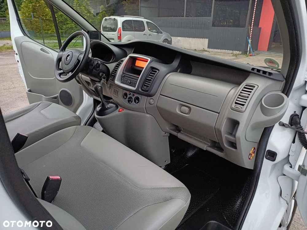 Opel Vivaro - 10
