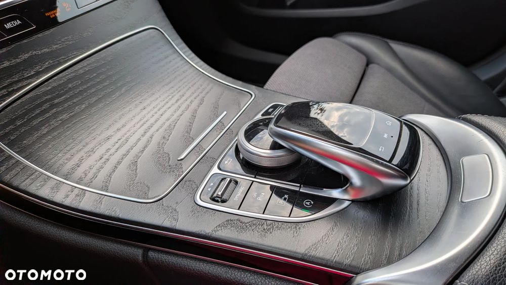 Mercedes-Benz Klasa C 200 d 9G-TRONIC Avantgarde - 32