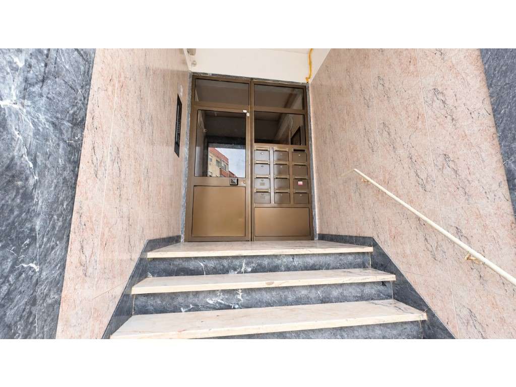 T3 Totalmente Remodelado | 2 Frentes | Muita Luz Natural | 2 WC | G... - Grande imagem: 3/29