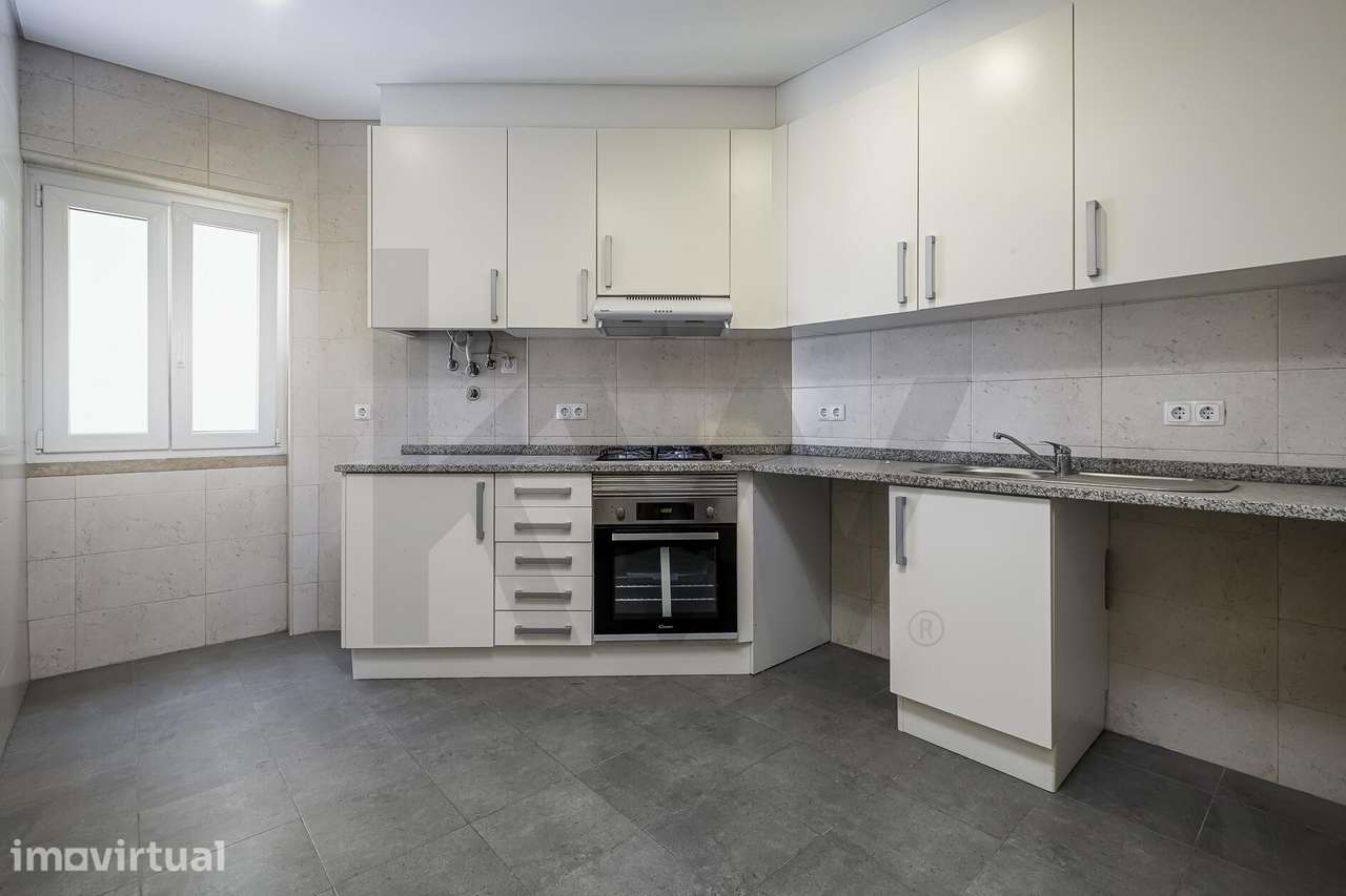 Apartamento T2 em Campo de Ourique - Arrendamento - Grande imagem: 2/10