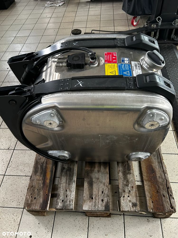 Scania Nowy zbiornik paliwa 165L - 1