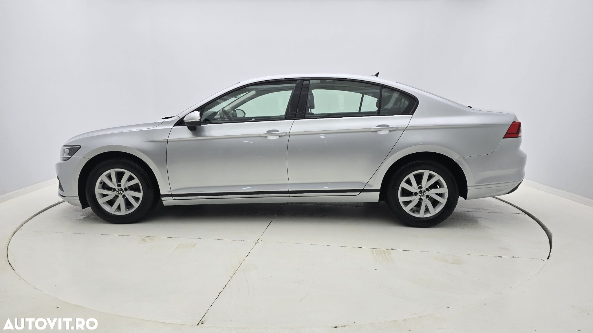 Volkswagen Passat 2.0 TDI DSG Advance - 9