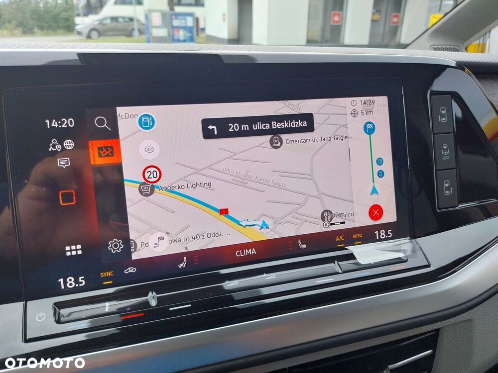 Volkswagen multivan Multivan Style L2 silnik: 2,0 l TDI SCR 110 kW / skrzynia biegów: 7-biegowa DSG rozstaw osi: 3124 mm - 40