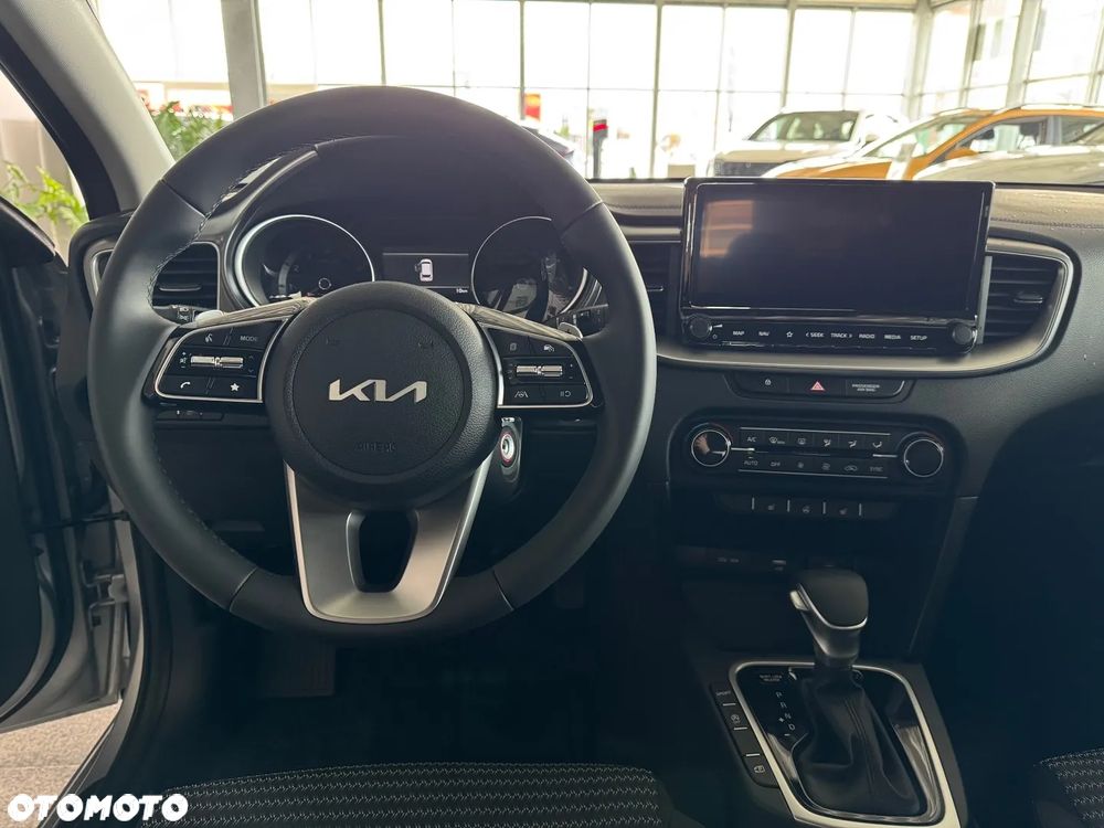 Kia Ceed 1.5 T-GDI M DCT - 11