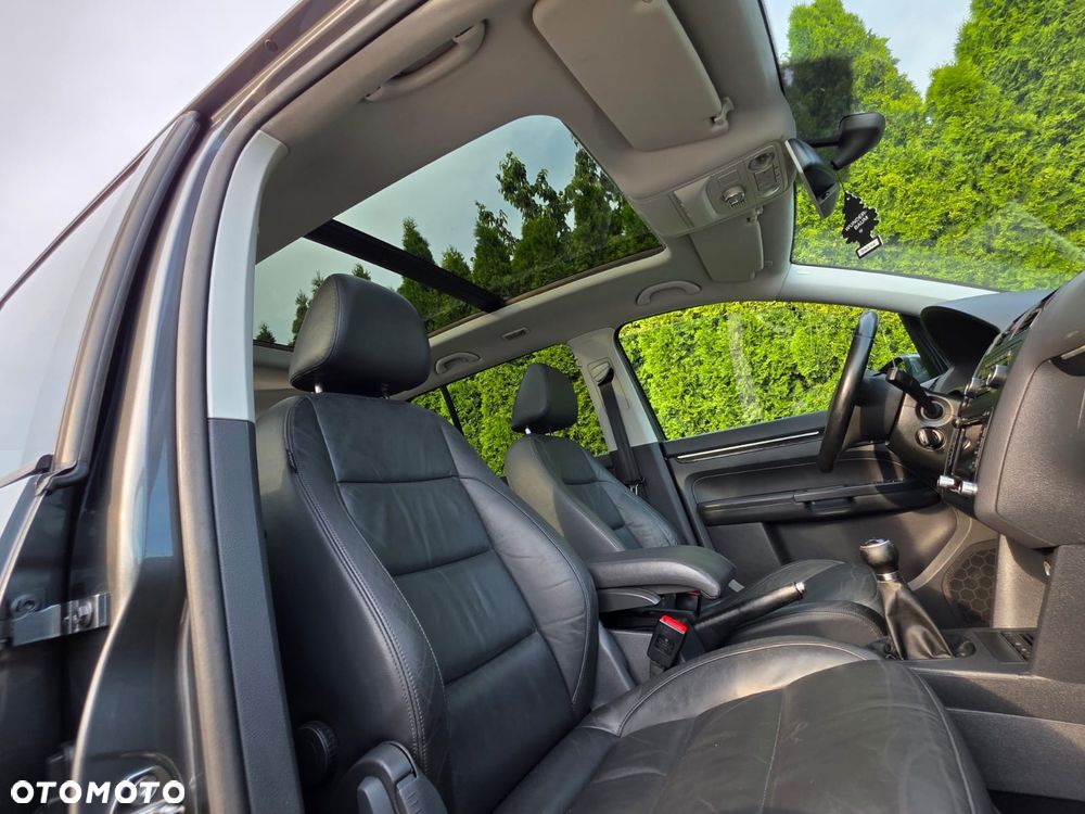Volkswagen Touran - 4