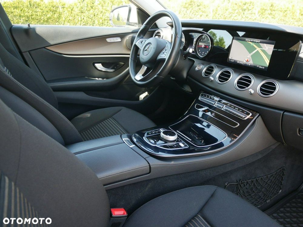 Mercedes-Benz Klasa E 220 d 9G-TRONIC - 23