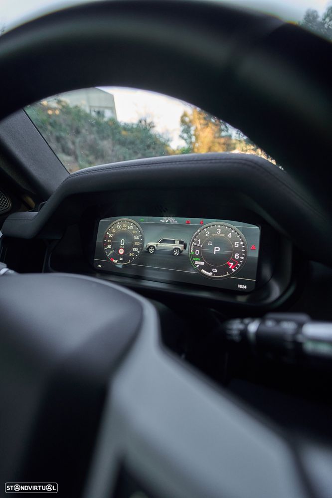 Land Rover Defender 110 P400e SE - 32