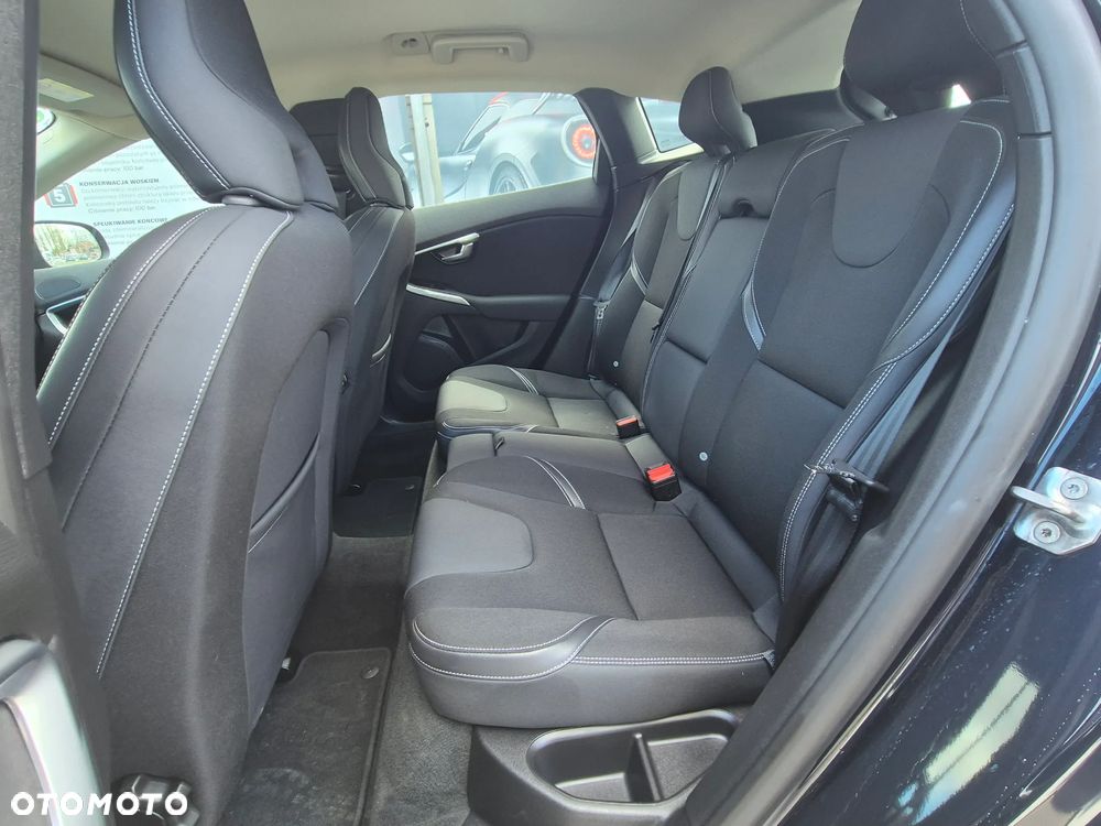 Volvo V40 D2 Momentum - 27