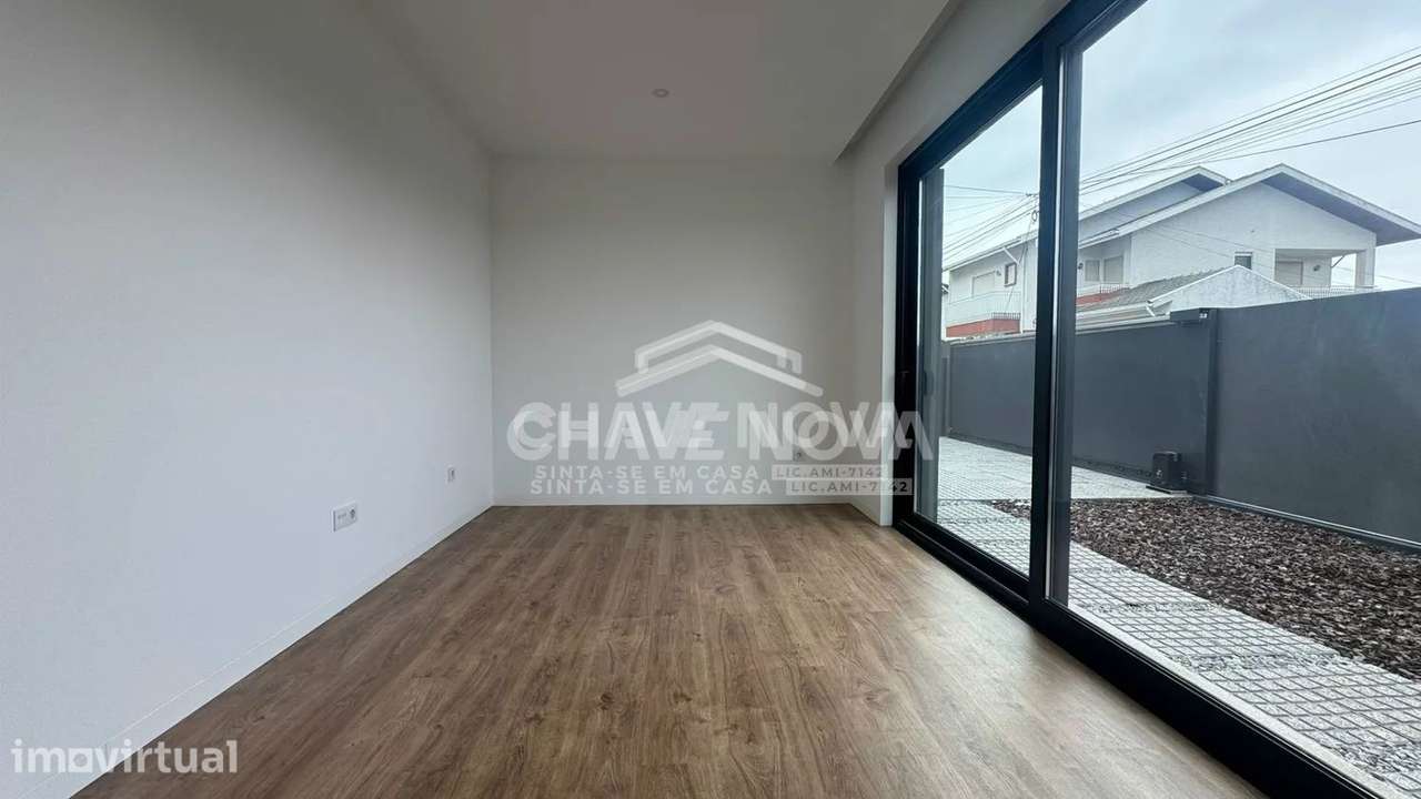 Moradia Geminada T3 Nova - Serzedo, Vila Nova de Gaia - Grande imagem: 5/19