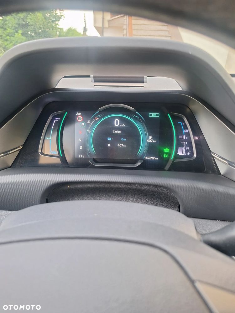 Hyundai IONIQ - 3