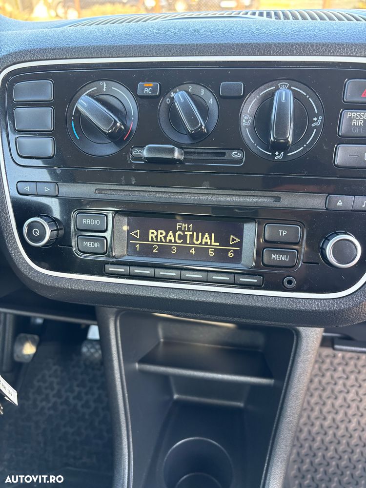 Volkswagen up! Active - 6