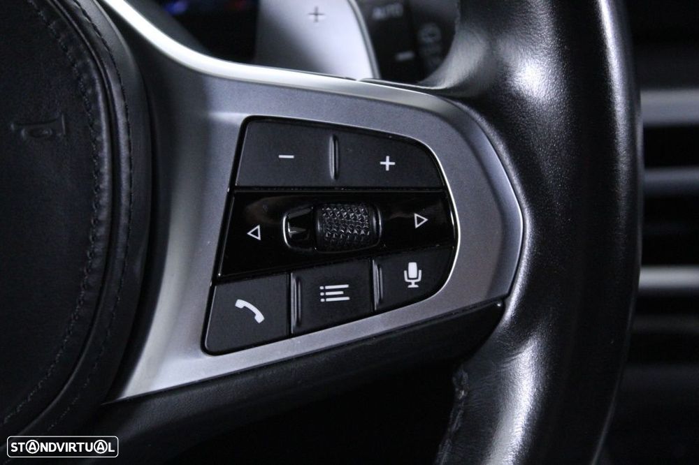 BMW 320 d Touring Pack Desportivo M Auto - 24