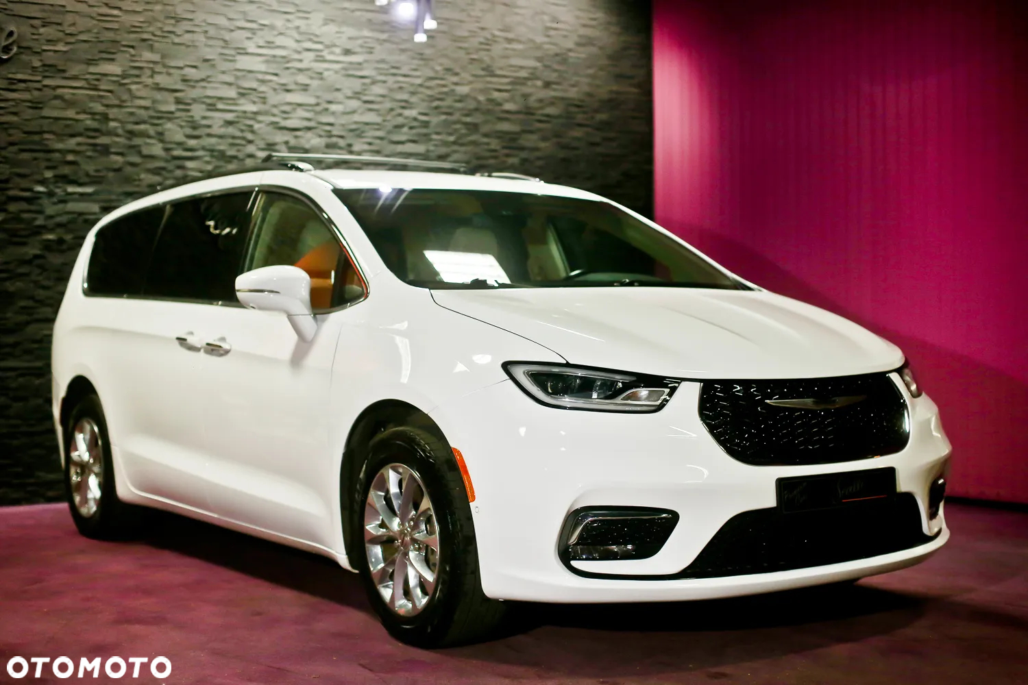 Chrysler Pacifica - 2
