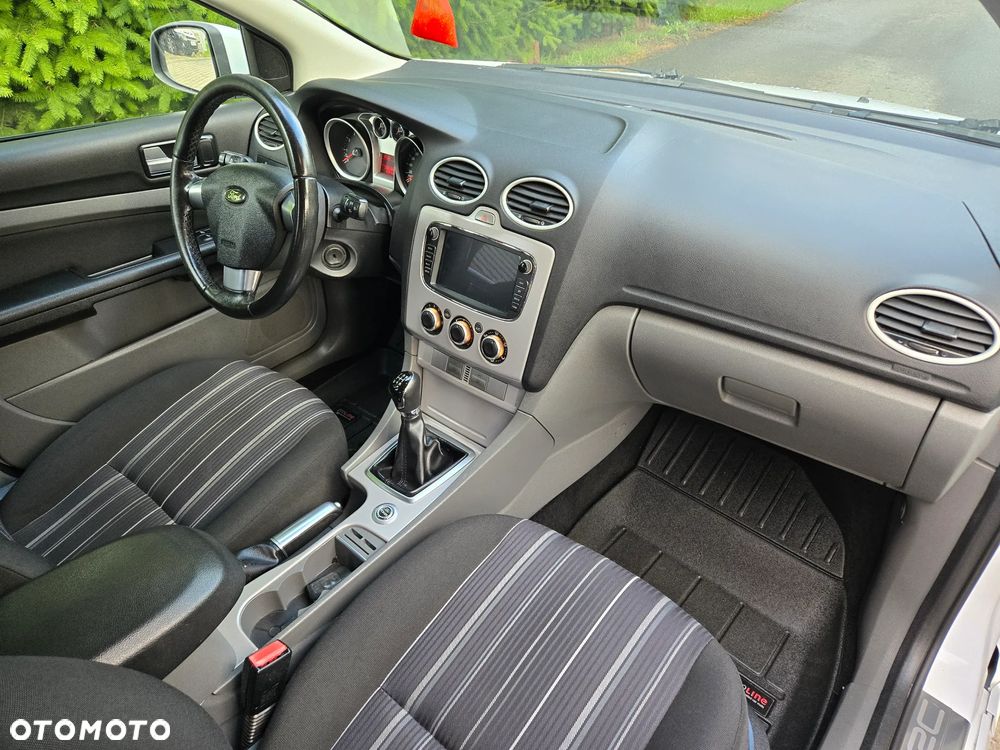 Ford Focus 2.0 16V Titanium - 12