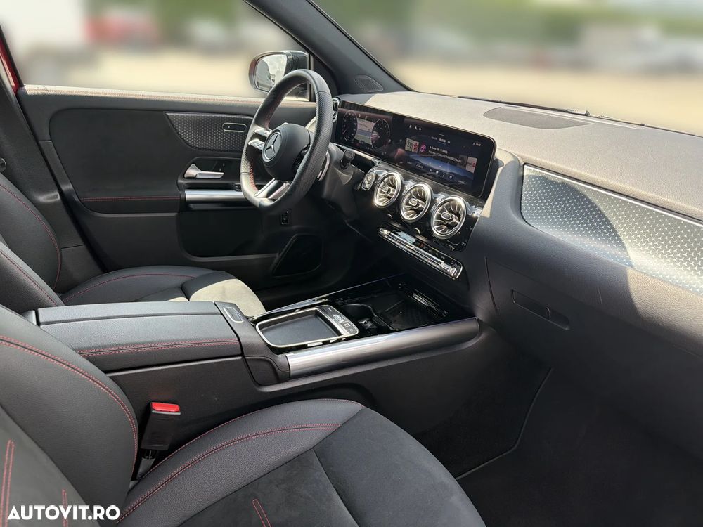 Mercedes-Benz GLA 220 4MATIC MHEV - 13