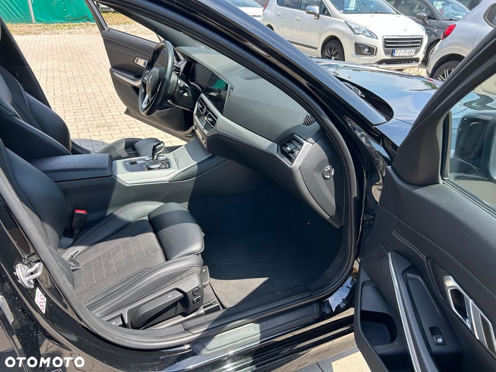 BMW Seria 3 320d xDrive M Sport sport - 26