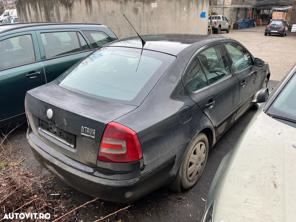 Dezmembrez Skoda Octavia 2 2006 1,6 benzina negru - 5