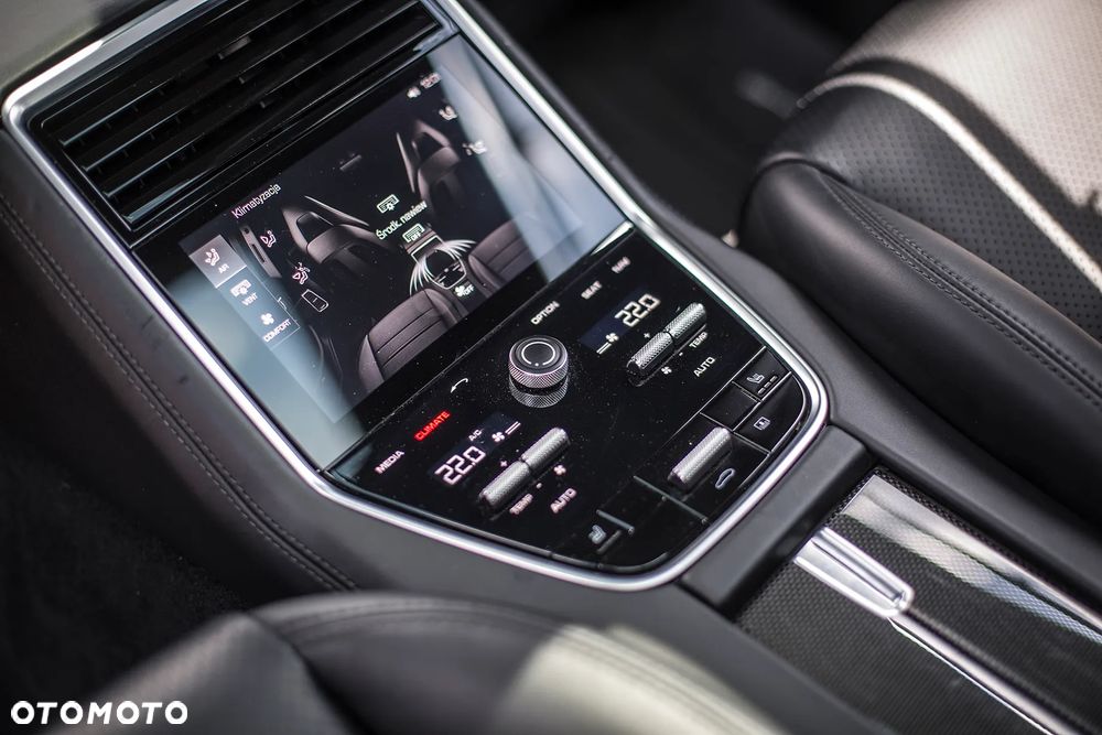 Porsche Panamera 4S - 33