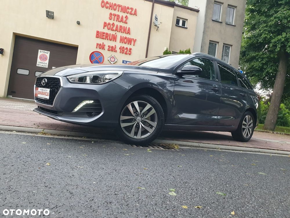 Hyundai i30 blue Kombi 1.4 YES Gold - 30