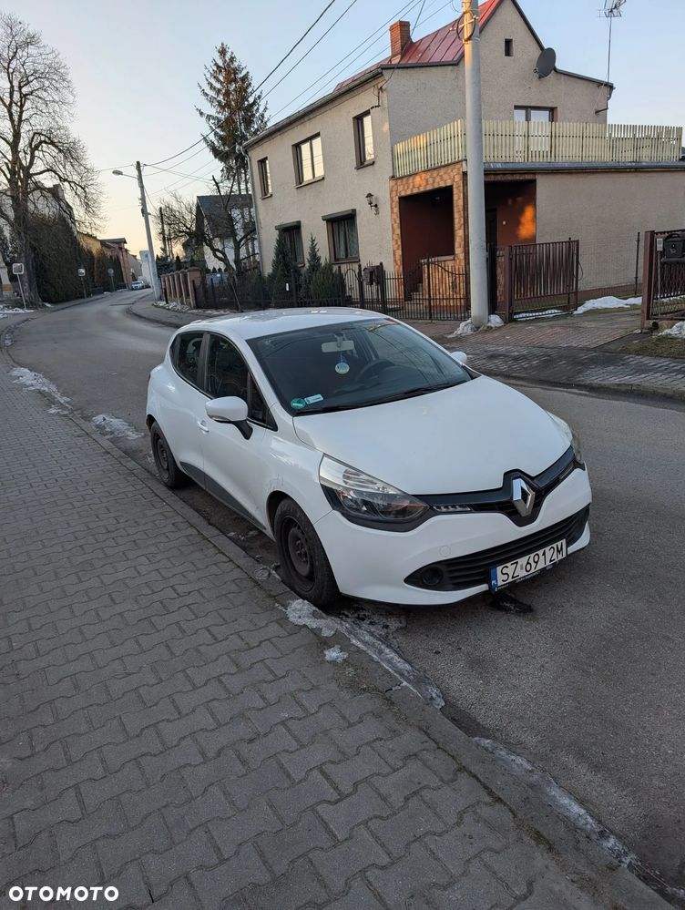 Renault Clio 1.2 16V 75 Life - 11