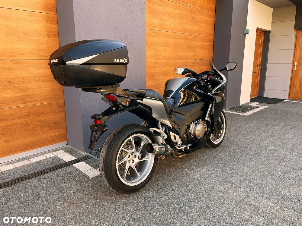 Honda VFR - 4
