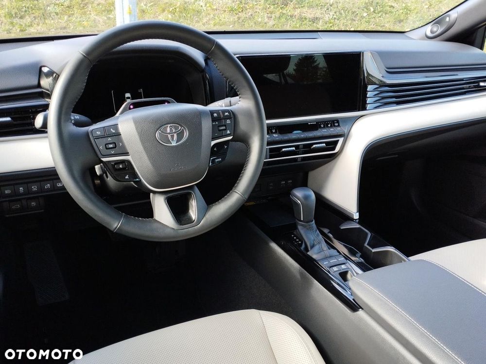 Toyota Camry - 4