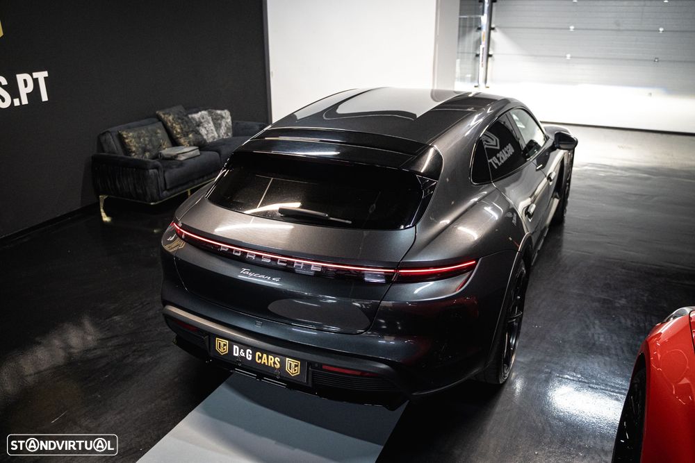 Porsche Taycan Cross Turismo 4 - 30