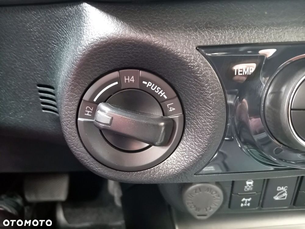 Toyota Hilux 2.8 D-4D mHEV Double Cab Invincible 4x4 - 23