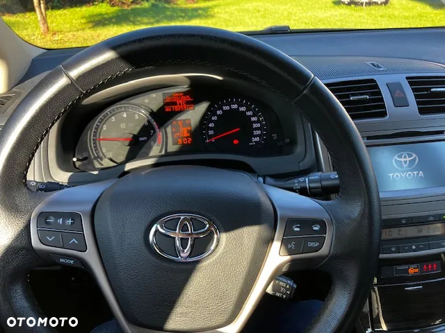 Toyota Avensis 2.0 Premium - 11