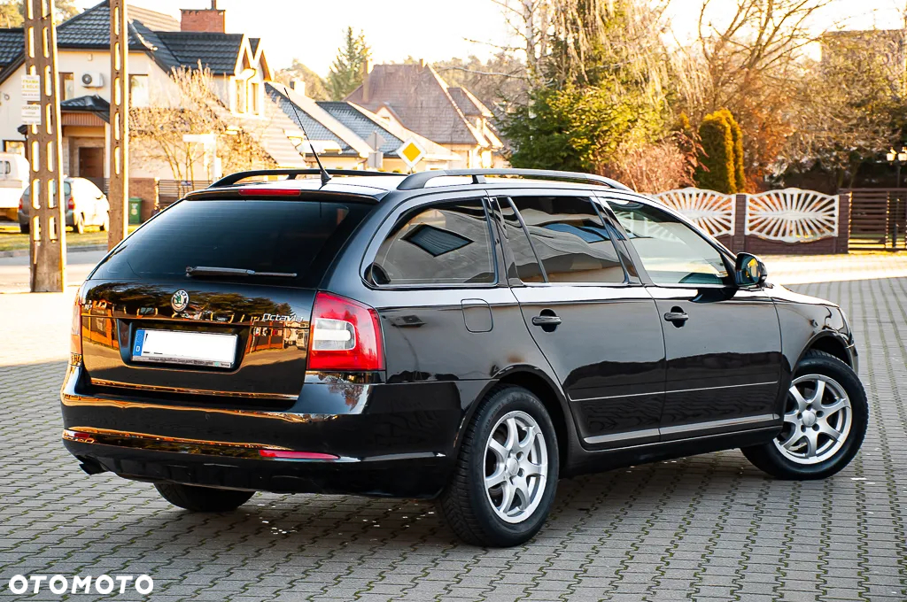 Skoda Octavia 1.6 Combi Tour - 13
